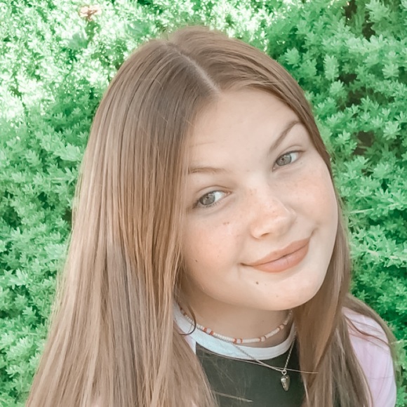 Meet your Posher, Emilee - Picture 1 of 2